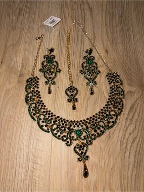 Gold-Tone Filigree Necklace Set with Emerald Green Crystals